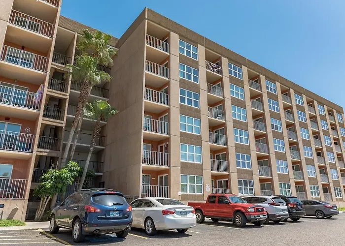 Charming 1 Bedroom, 3 Minute Walk To The Beach Condo